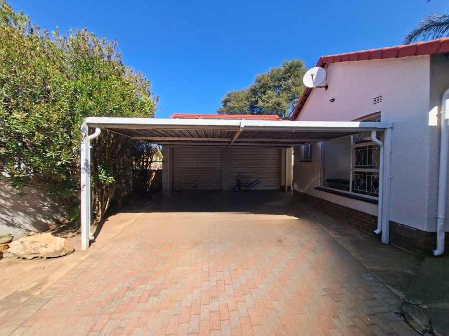 4 Bedroom Property for Sale in Constantia Kloof Gauteng