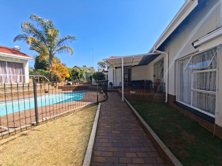 4 Bedroom Property for Sale in Constantia Kloof Gauteng
