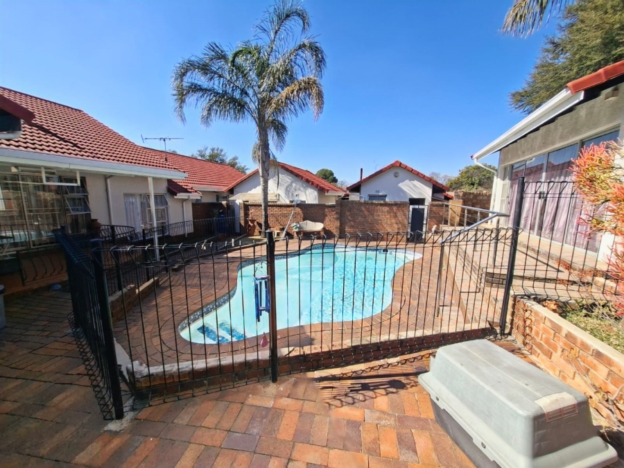 4 Bedroom Property for Sale in Constantia Kloof Gauteng