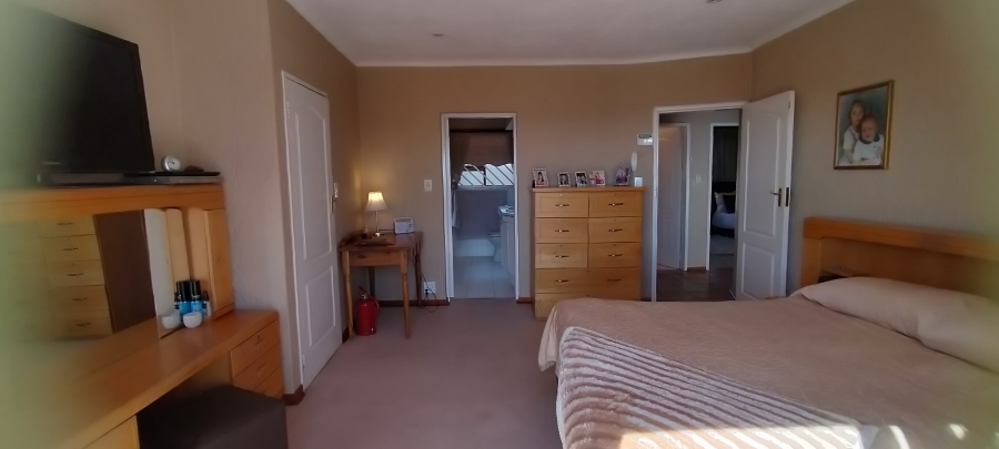 4 Bedroom Property for Sale in Noordheuwel Gauteng