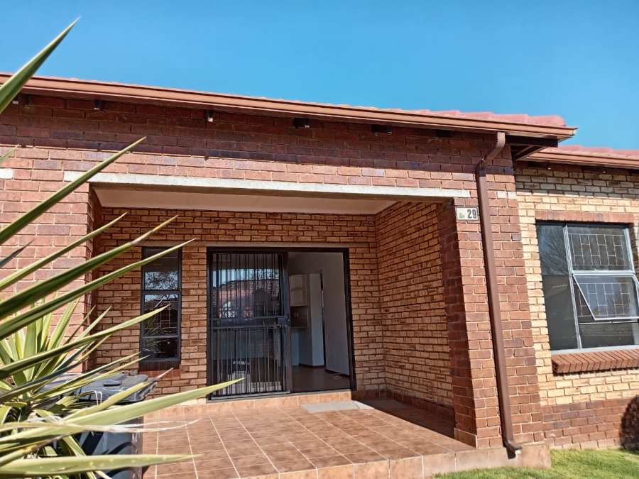 2 Bedroom Property for Sale in Florida Glen Gauteng