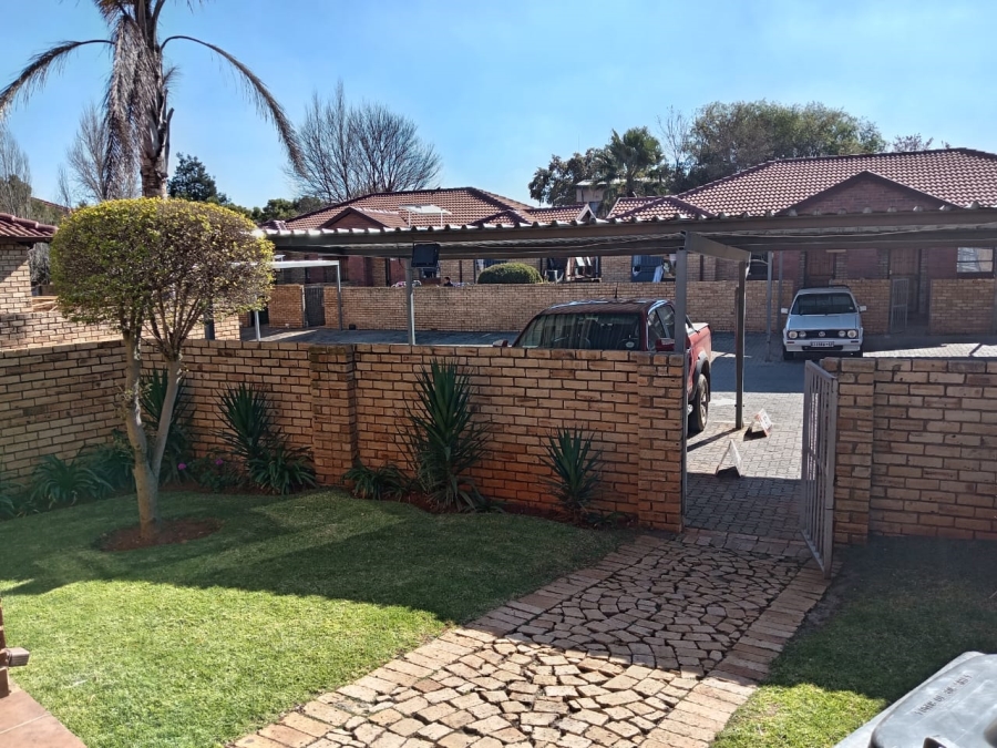 2 Bedroom Property for Sale in Florida Glen Gauteng