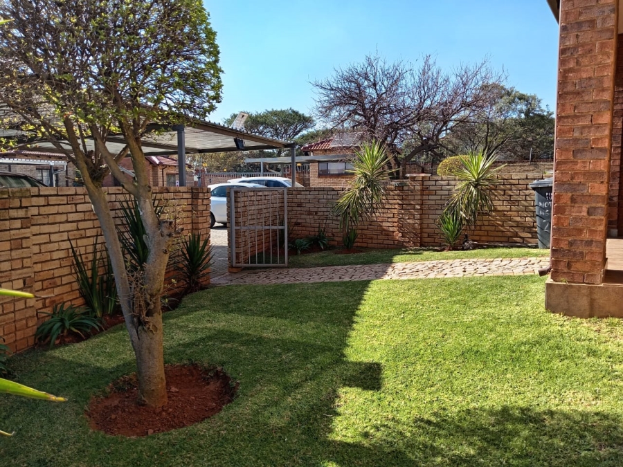 2 Bedroom Property for Sale in Florida Glen Gauteng
