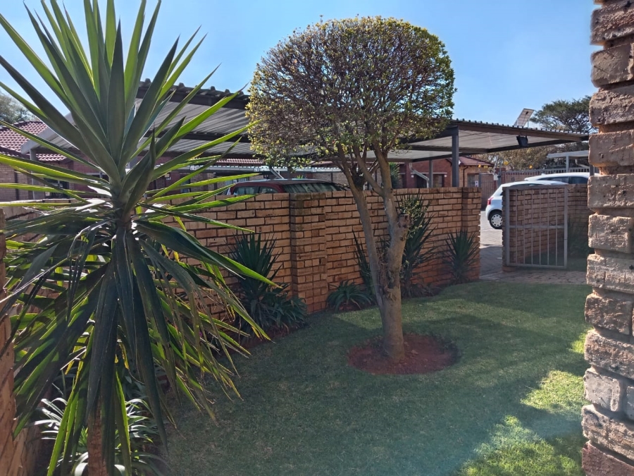 2 Bedroom Property for Sale in Florida Glen Gauteng