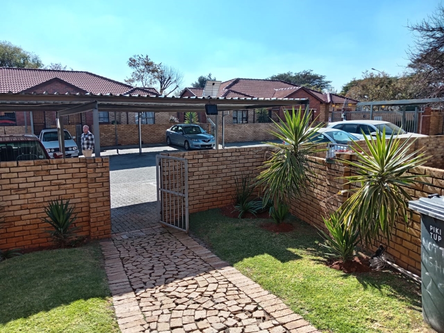 2 Bedroom Property for Sale in Florida Glen Gauteng