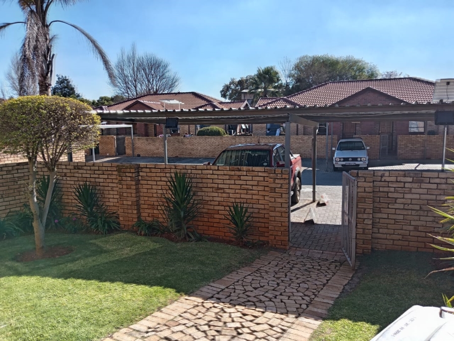 2 Bedroom Property for Sale in Florida Glen Gauteng