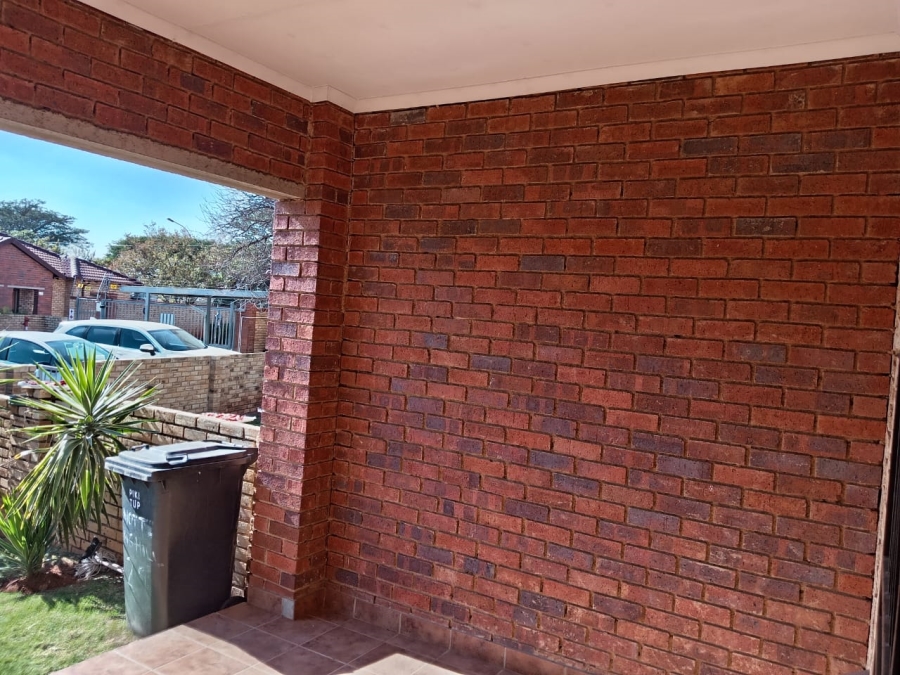 2 Bedroom Property for Sale in Florida Glen Gauteng