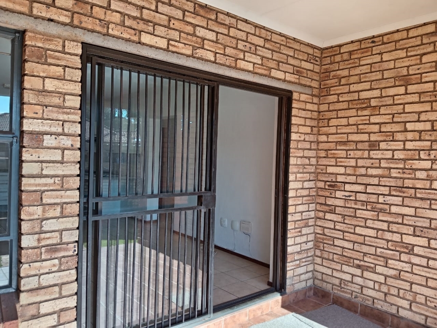 2 Bedroom Property for Sale in Florida Glen Gauteng
