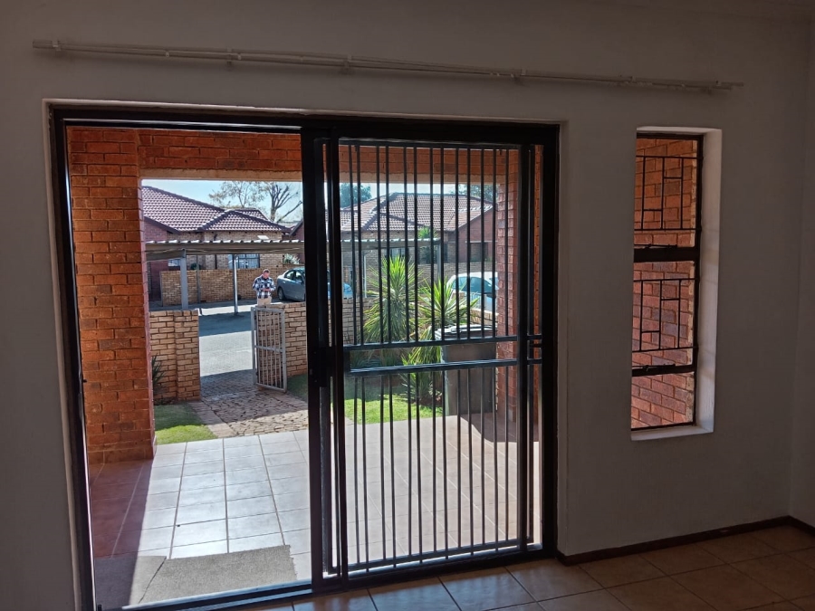 2 Bedroom Property for Sale in Florida Glen Gauteng
