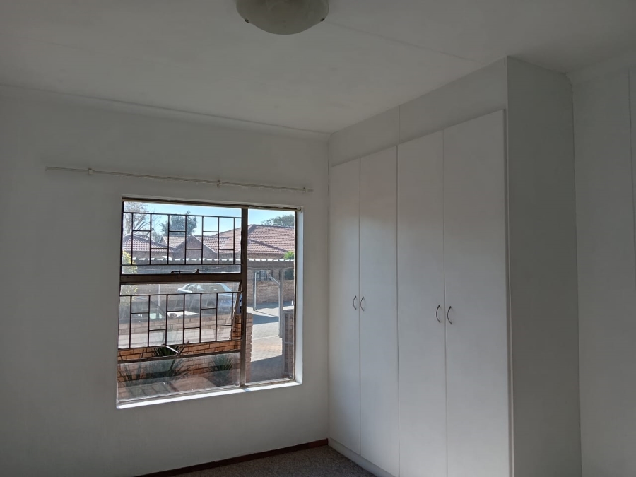 2 Bedroom Property for Sale in Florida Glen Gauteng