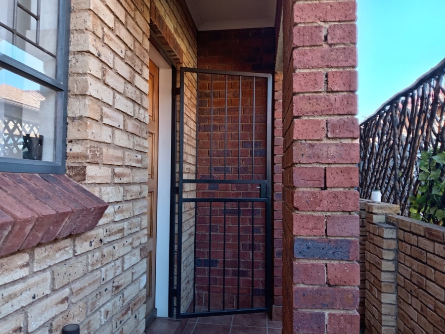 2 Bedroom Property for Sale in Florida Glen Gauteng