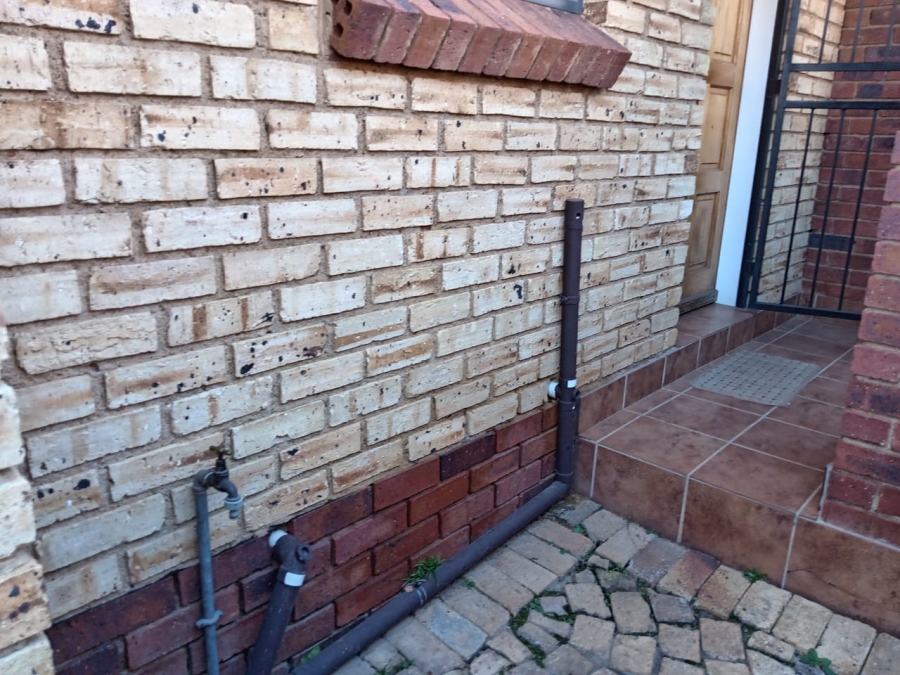 2 Bedroom Property for Sale in Florida Glen Gauteng