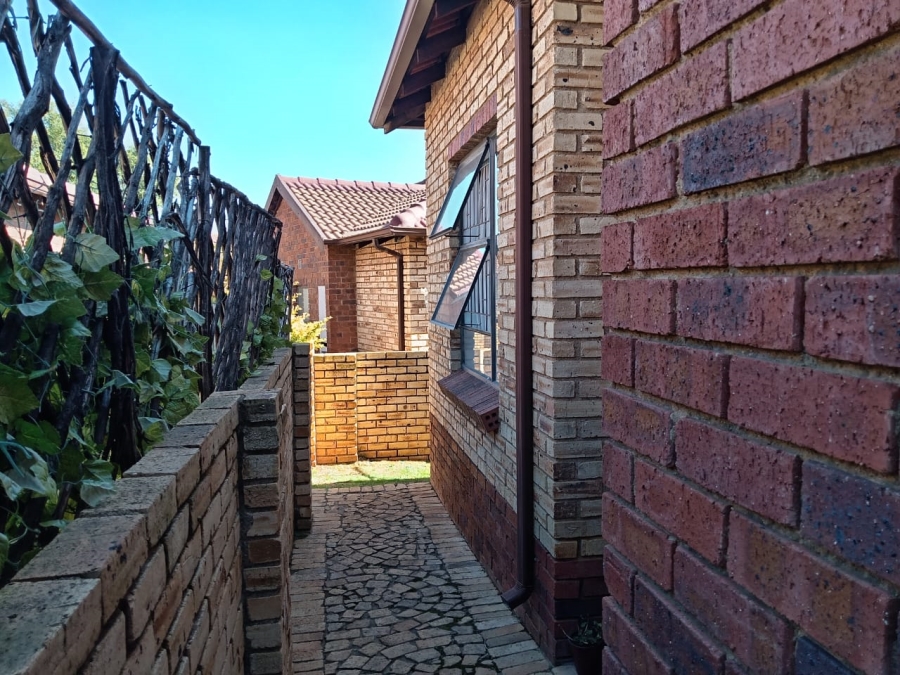 2 Bedroom Property for Sale in Florida Glen Gauteng