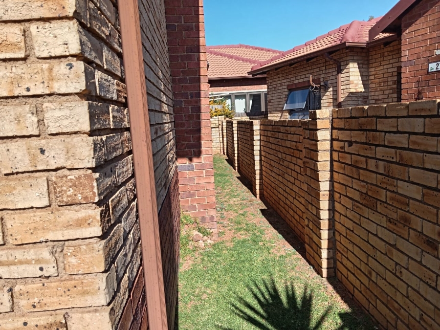 2 Bedroom Property for Sale in Florida Glen Gauteng
