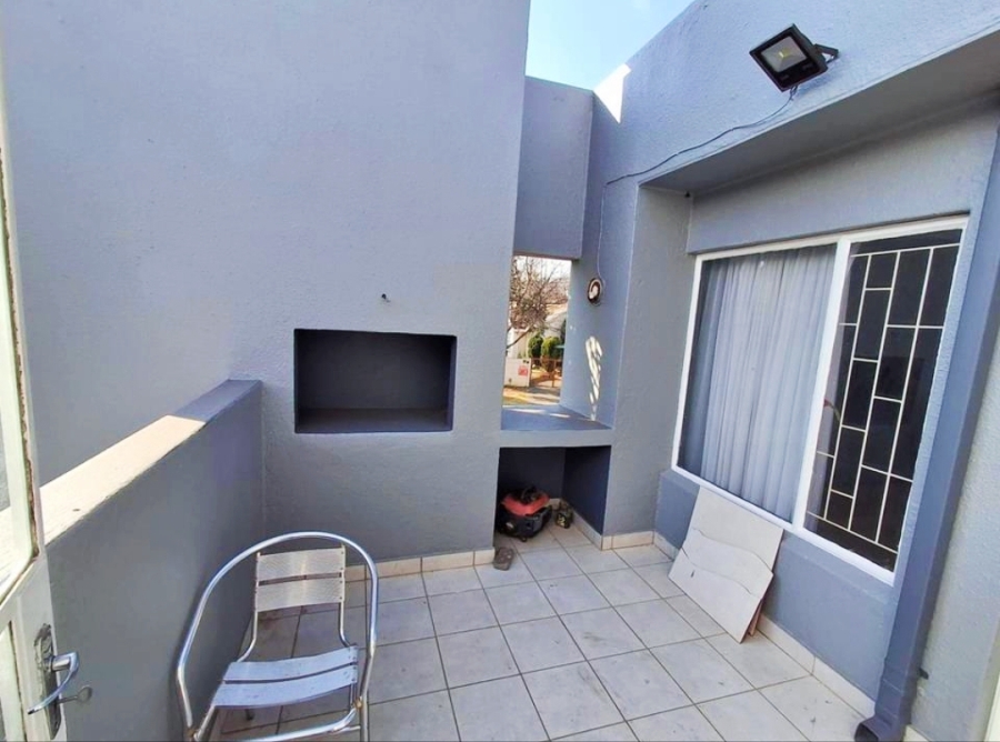 2 Bedroom Property for Sale in Mulbarton Gauteng