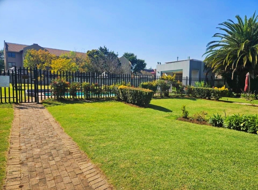 2 Bedroom Property for Sale in Mulbarton Gauteng