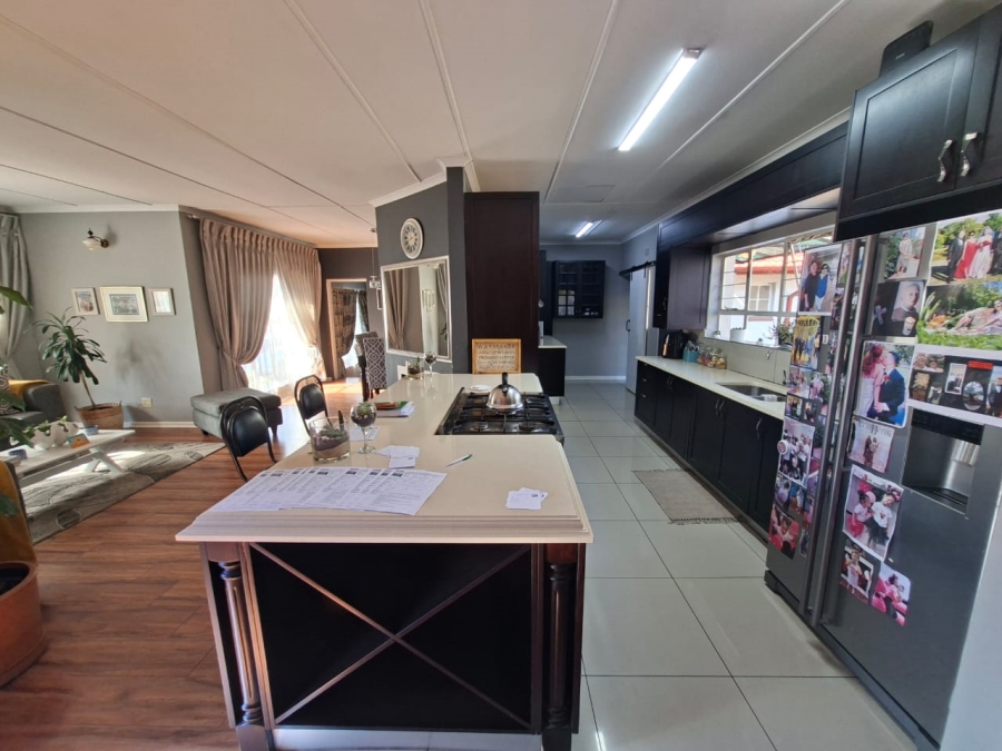 4 Bedroom Property for Sale in Florida Park Gauteng
