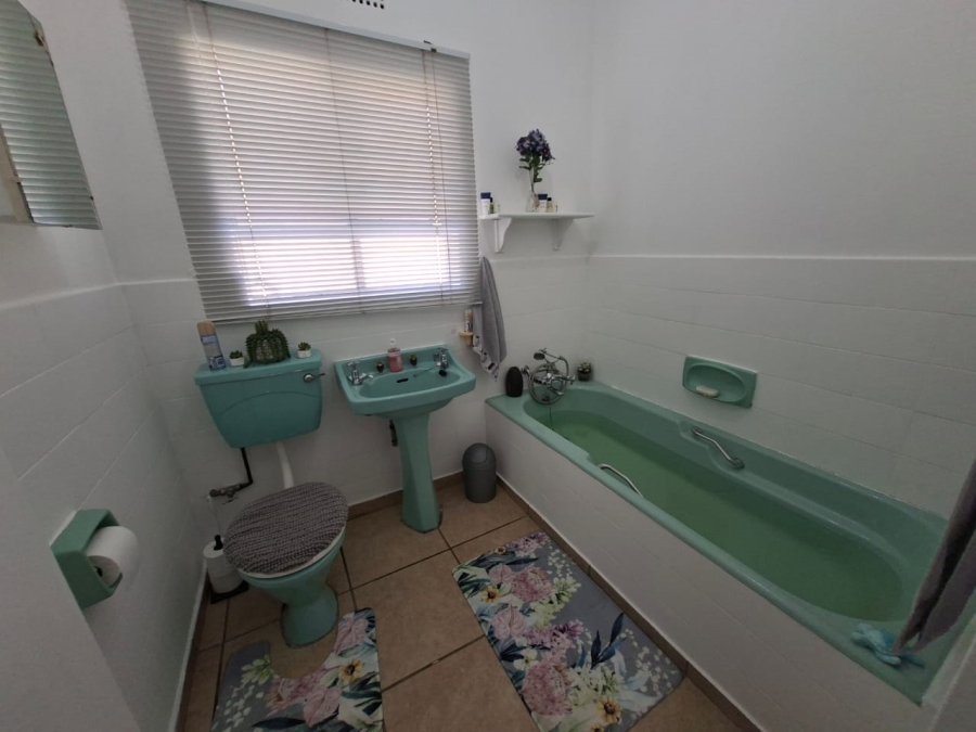 4 Bedroom Property for Sale in Florida Park Gauteng