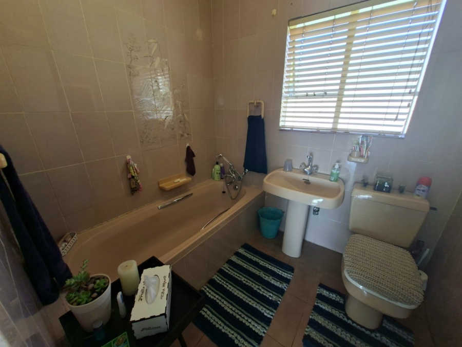 4 Bedroom Property for Sale in Florida Park Gauteng