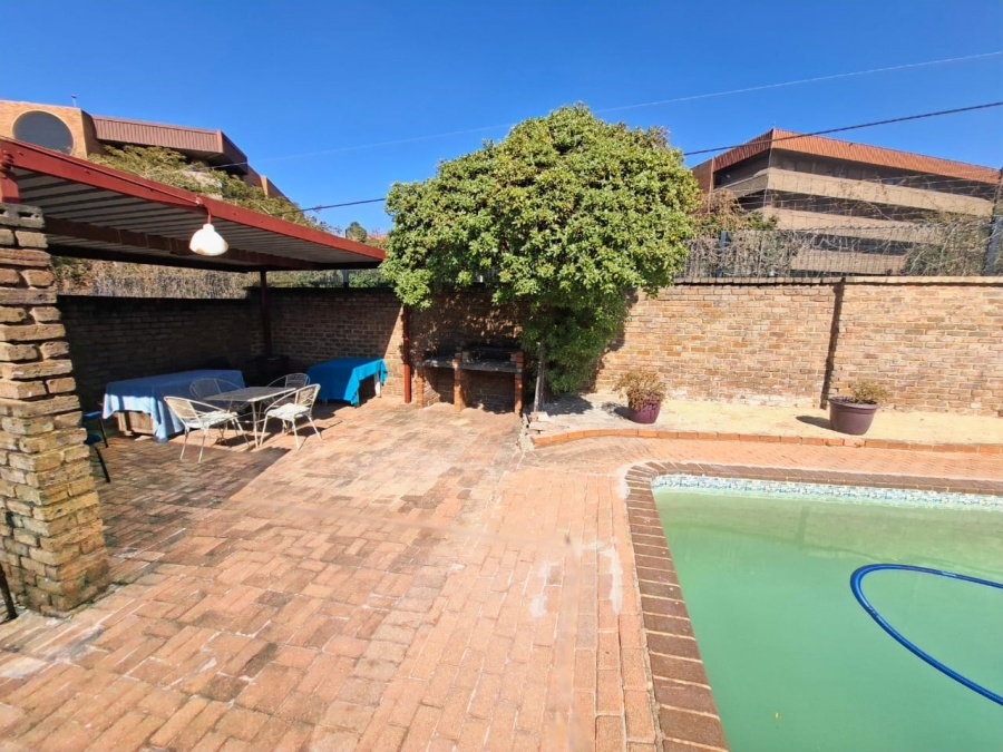 4 Bedroom Property for Sale in Florida Park Gauteng
