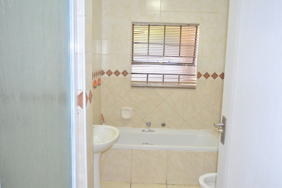 3 Bedroom Property for Sale in Thatchfield Estate Gauteng