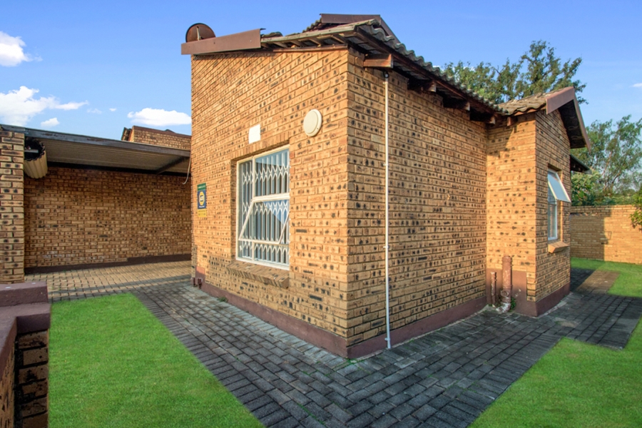 2 Bedroom Property for Sale in Honeypark Gauteng