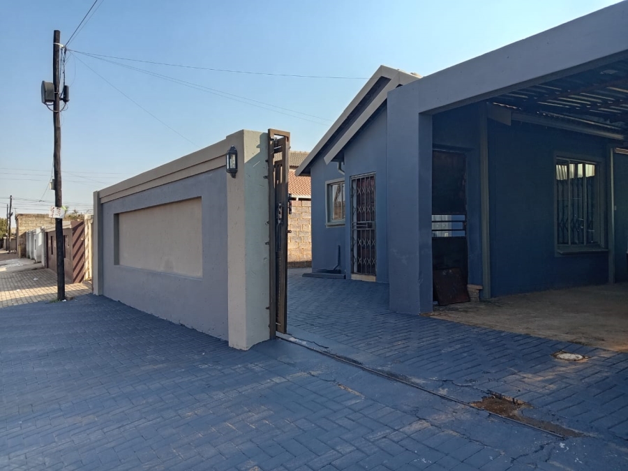 3 Bedroom Property for Sale in Protea Glen Gauteng