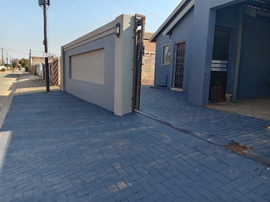 3 Bedroom Property for Sale in Protea Glen Gauteng