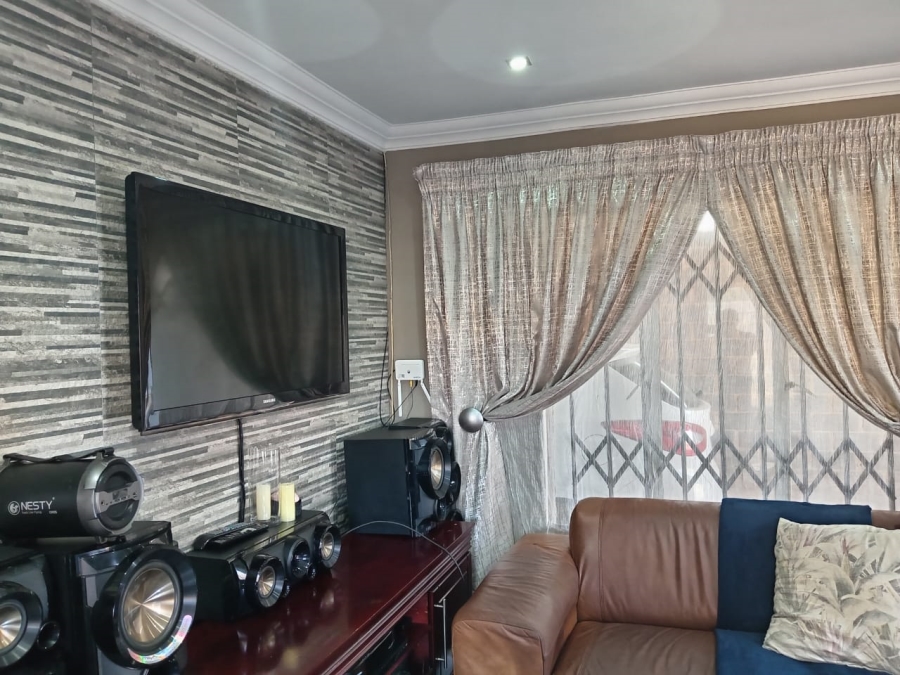 3 Bedroom Property for Sale in Protea Glen Gauteng