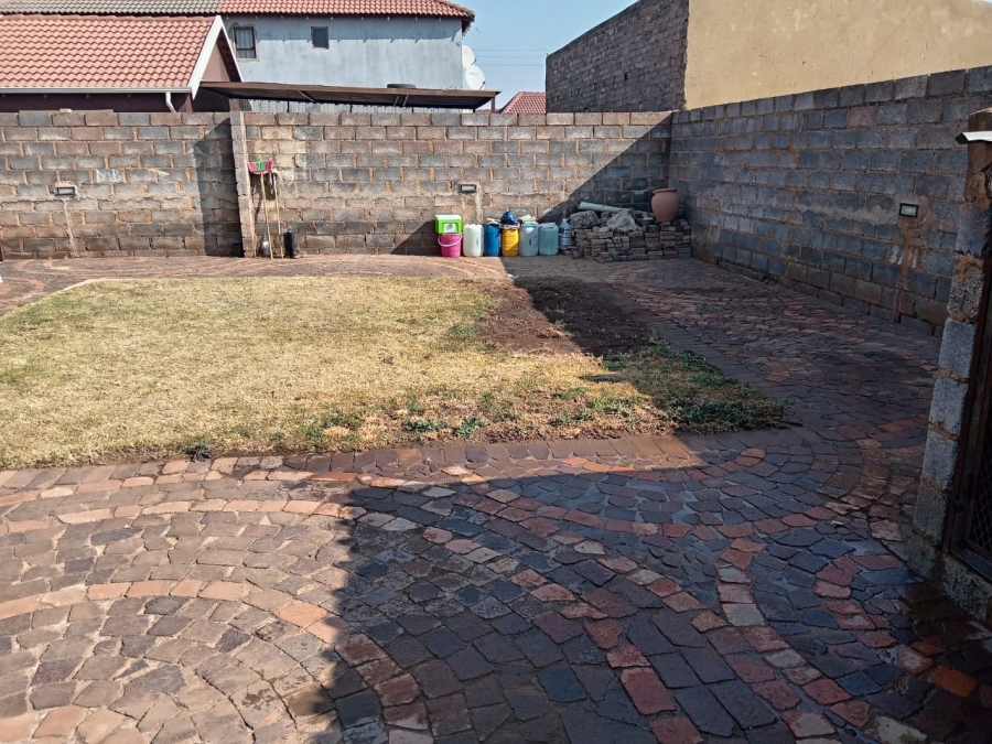 3 Bedroom Property for Sale in Protea Glen Gauteng