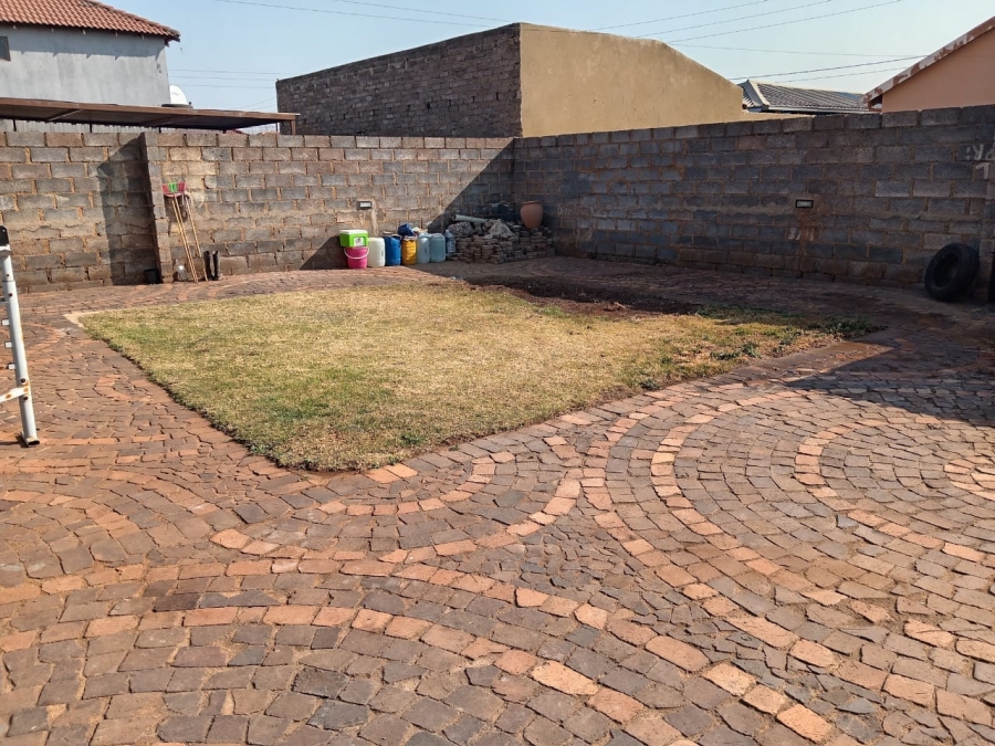 3 Bedroom Property for Sale in Protea Glen Gauteng