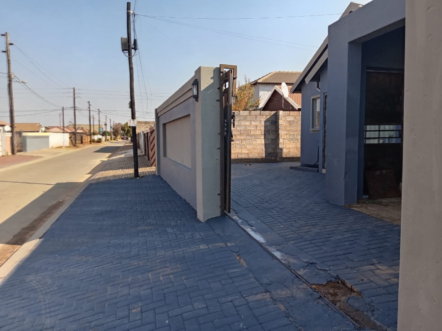 3 Bedroom Property for Sale in Protea Glen Gauteng