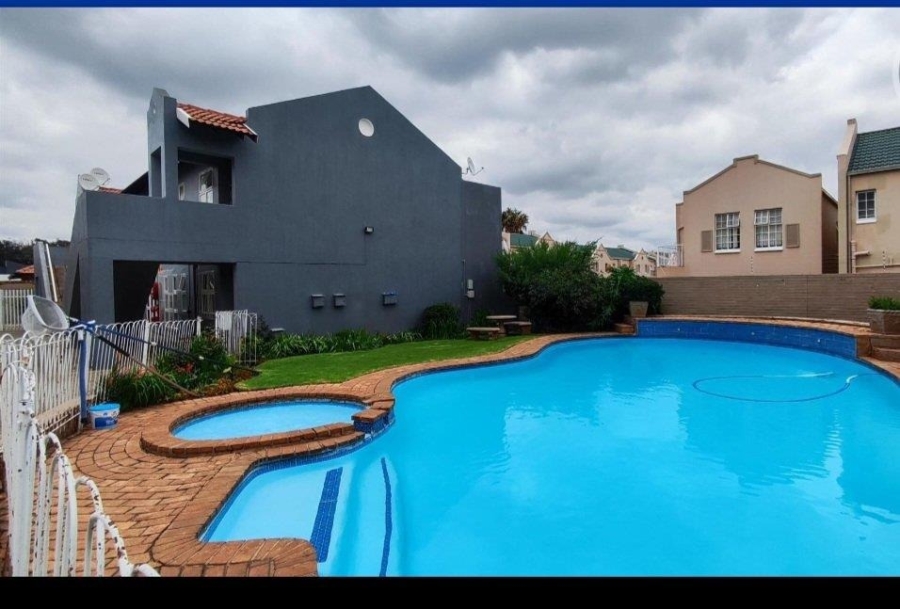 2 Bedroom Property for Sale in New Redruth Gauteng