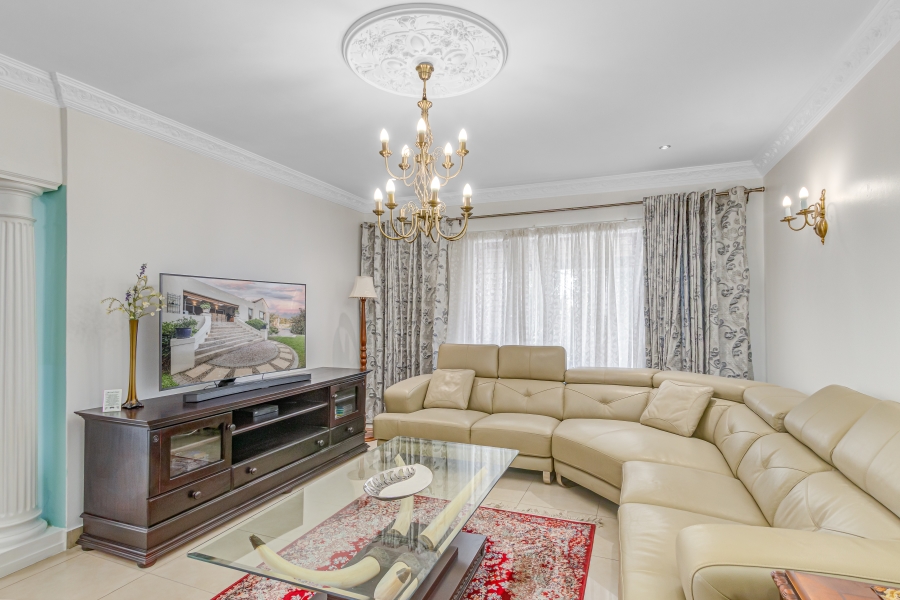 5 Bedroom Property for Sale in Noordwyk Gauteng