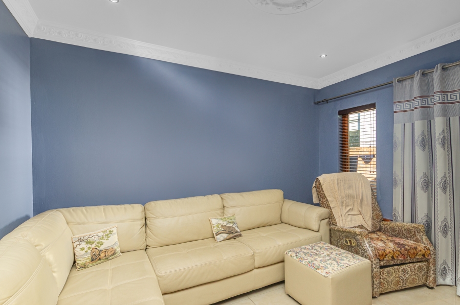 5 Bedroom Property for Sale in Noordwyk Gauteng