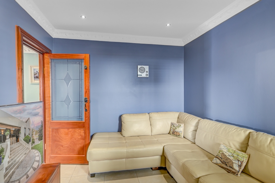 5 Bedroom Property for Sale in Noordwyk Gauteng