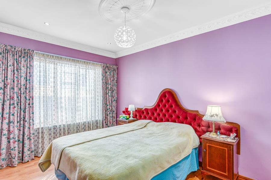 5 Bedroom Property for Sale in Noordwyk Gauteng