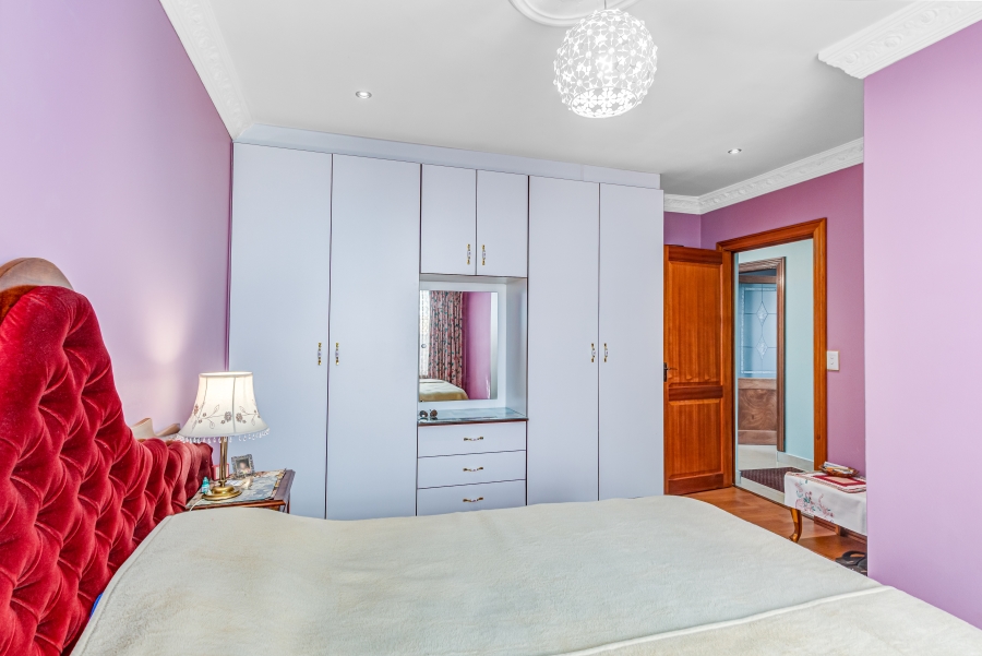 5 Bedroom Property for Sale in Noordwyk Gauteng
