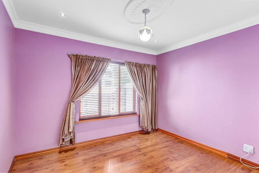 5 Bedroom Property for Sale in Noordwyk Gauteng