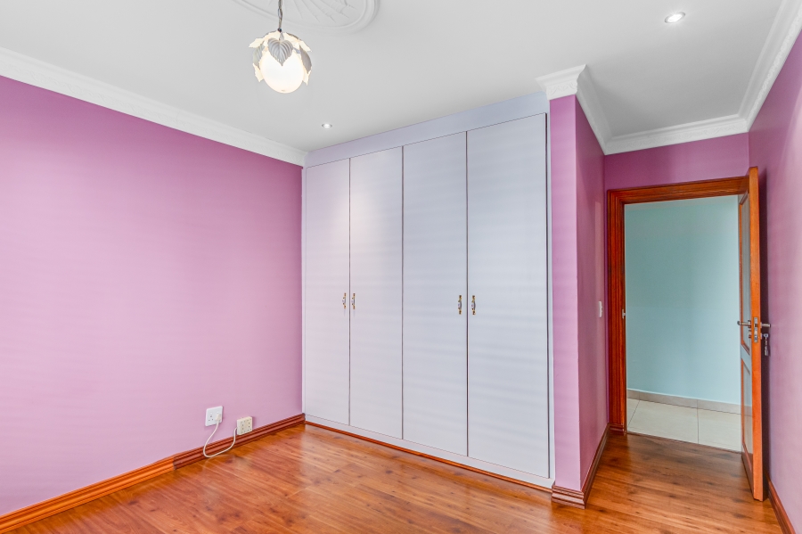 5 Bedroom Property for Sale in Noordwyk Gauteng