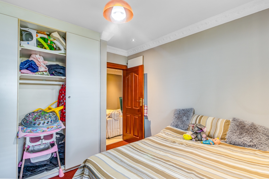 5 Bedroom Property for Sale in Noordwyk Gauteng