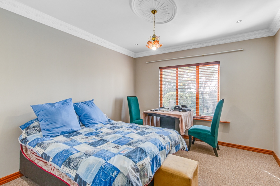 5 Bedroom Property for Sale in Noordwyk Gauteng