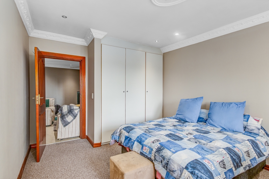 5 Bedroom Property for Sale in Noordwyk Gauteng