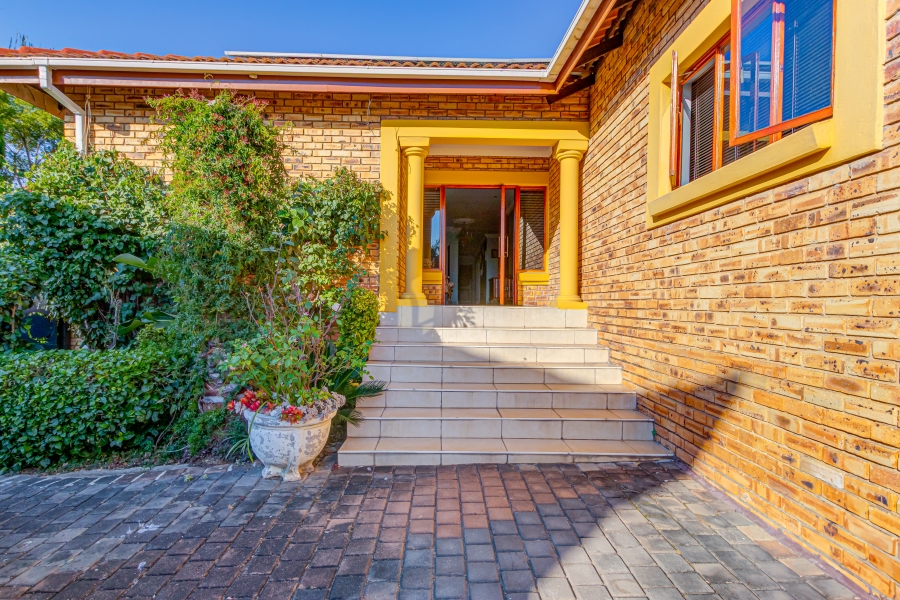5 Bedroom Property for Sale in Noordwyk Gauteng