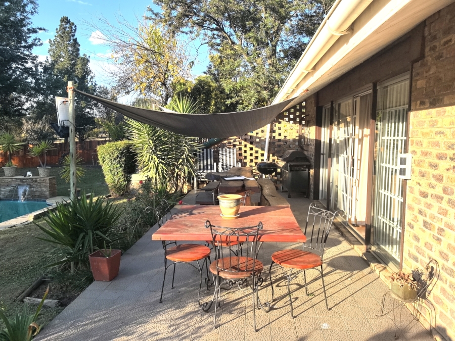4 Bedroom Property for Sale in Laezonia Gauteng