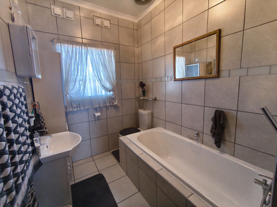 2 Bedroom Property for Sale in Albemarle Gauteng