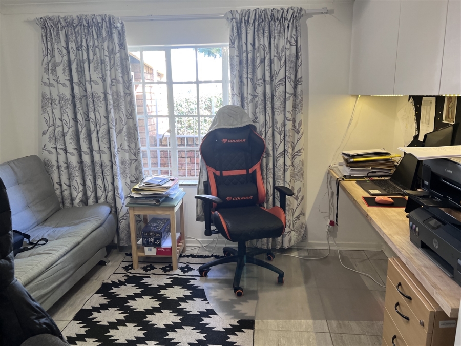 2 Bedroom Property for Sale in Brummeria Gauteng