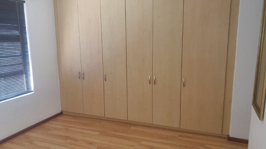 2 Bedroom Property for Sale in Nieuw Muckleneuk Gauteng