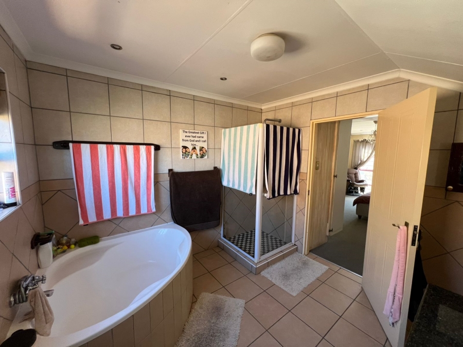 To Let 4 Bedroom Property for Rent in Meyersdal Gauteng