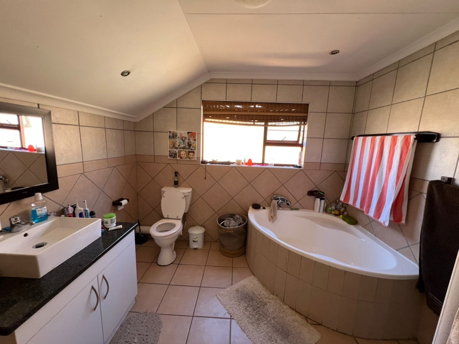 To Let 4 Bedroom Property for Rent in Meyersdal Gauteng
